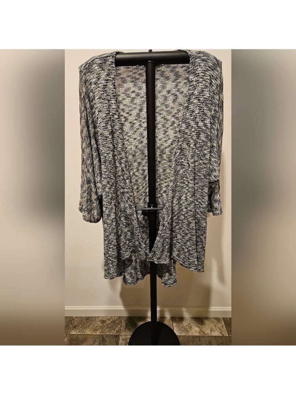LULAROE BLACK & WHITE MARLED KNIT HIGH-LOW CARDIGAN SIZE MEDIUM
